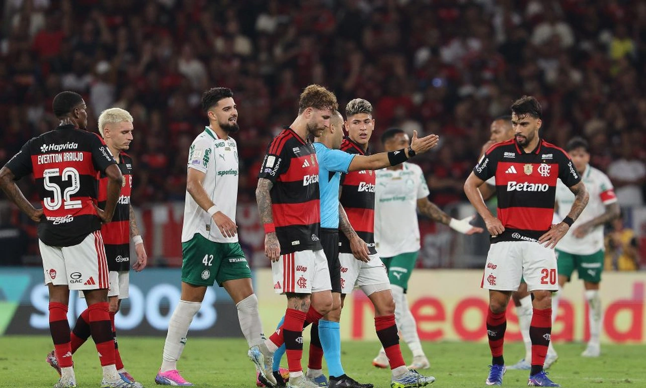 James Carrascal sofre pressão no Flamengo e visa uma nova aventura no futebol europeu