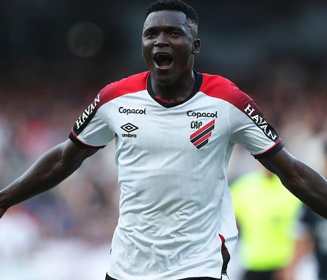 Athletico Paranaense invade o G-4 do Brasileirão com 2 gols espetaculares