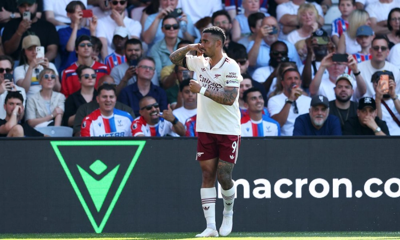 Gabriel Jesus entra em frenesi pela história, 3 gols para se igualar a Roberto Firmino