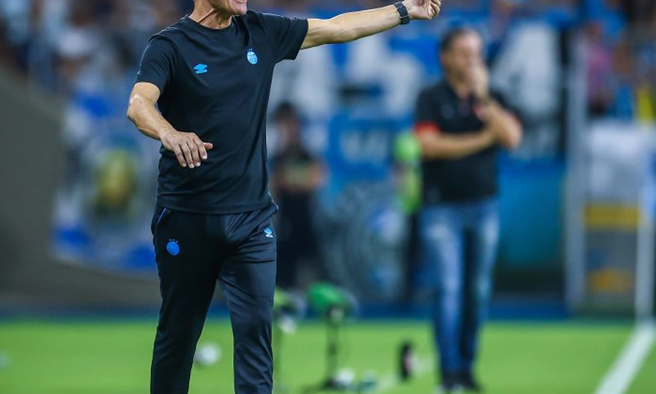 Torcida do Grêmio explode contra Luís Castro após derrota hoje