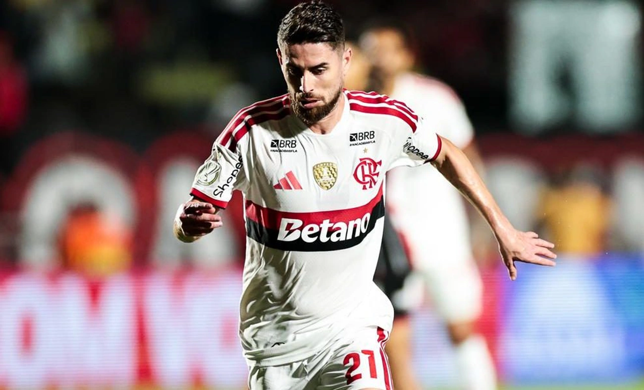 Jorginho desfalca Flamengo agora por lesão no pé direito